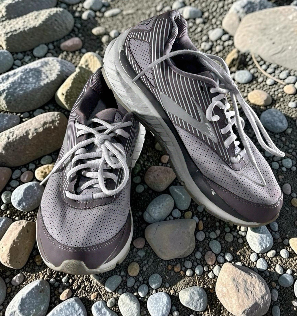 Womens Brooks Addiction Walker Suede Athletic Walking Shoes Gray Sz 8 Comfort